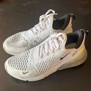 Womens 8.5 Nike Air Max!!